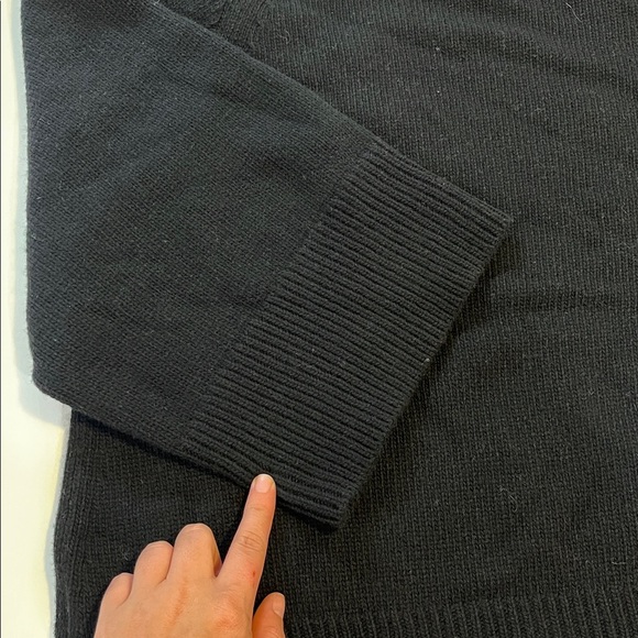 Theory Wool-Cashmere Turtleneck Sweater, Black - M - Picture 5 of 8